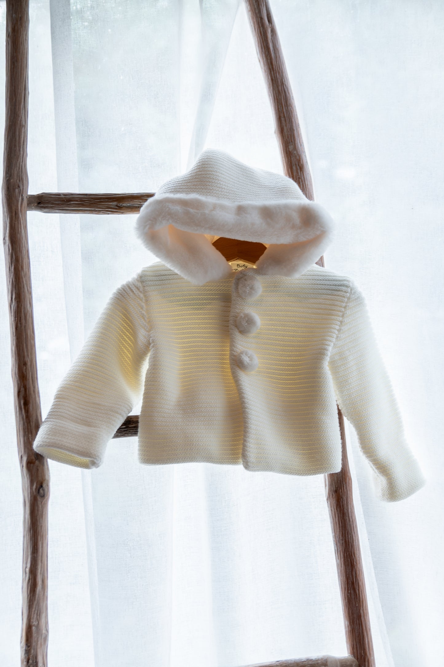 Abrigo Botones Pompón Blanco